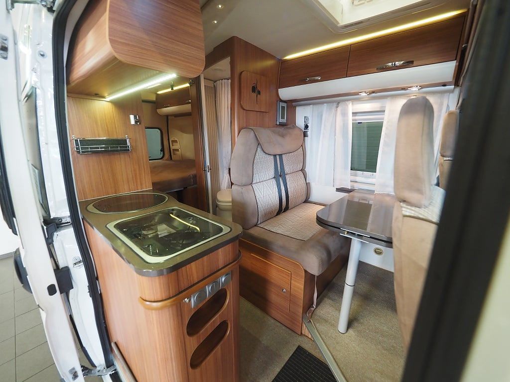 Adria Twin SP 120hk | Markis | Dragkrok | Under 6m | Plåtis 2011