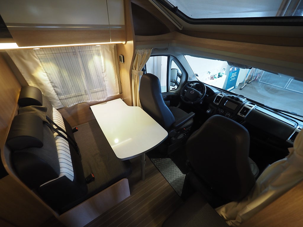 Sunlight T60 Under 6m Markis Automat Tvärbädd Stort garage 2016