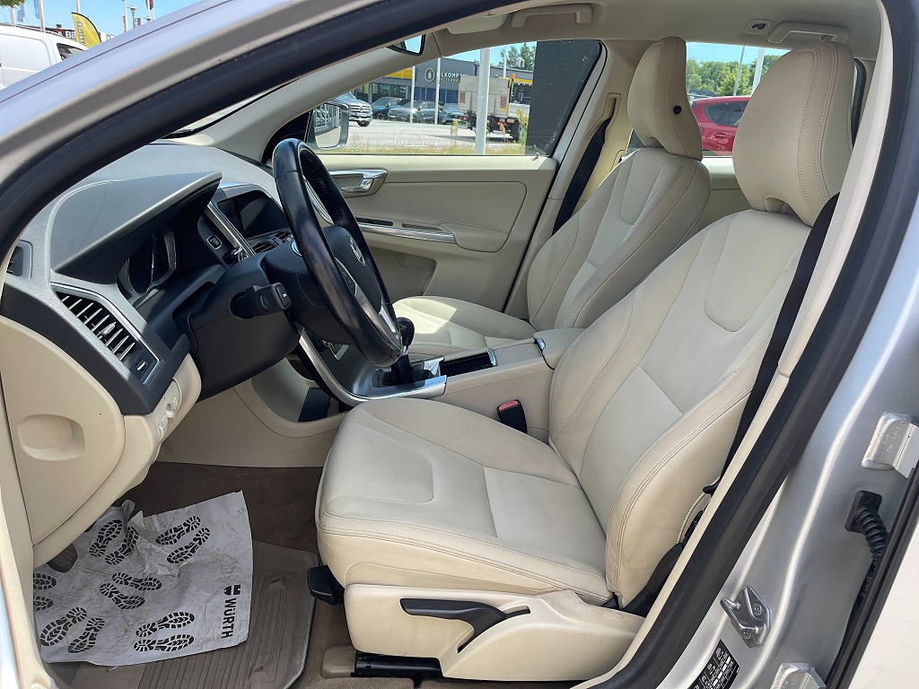 Volvo XC60 D3 Momentum 136 hk dragkrok, NY KAMREM