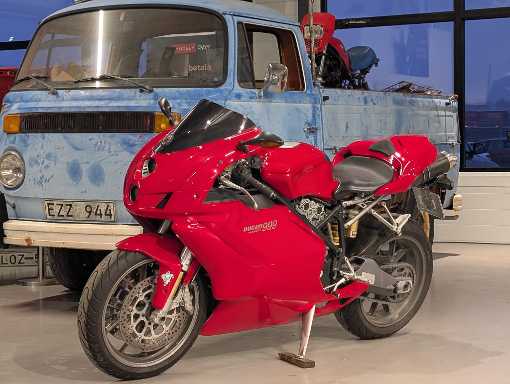 Ducati 999 