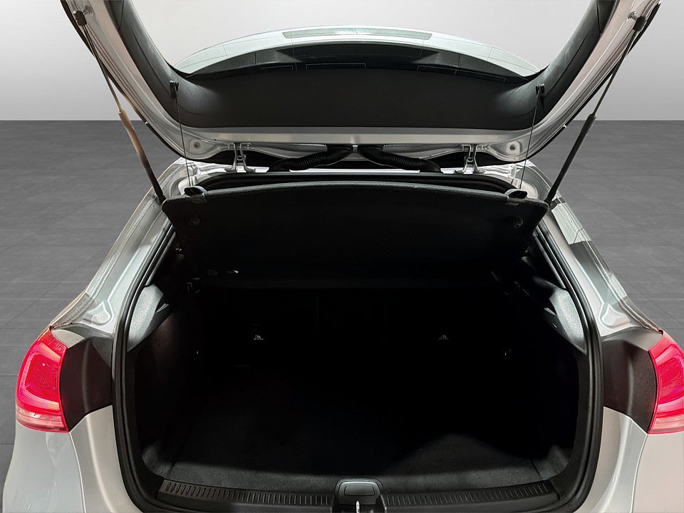 Bild på Mercedes-Benz A180 Progressive Line 7G-DCT 136hk Aut - WIDESCREEN,B-KAMERA