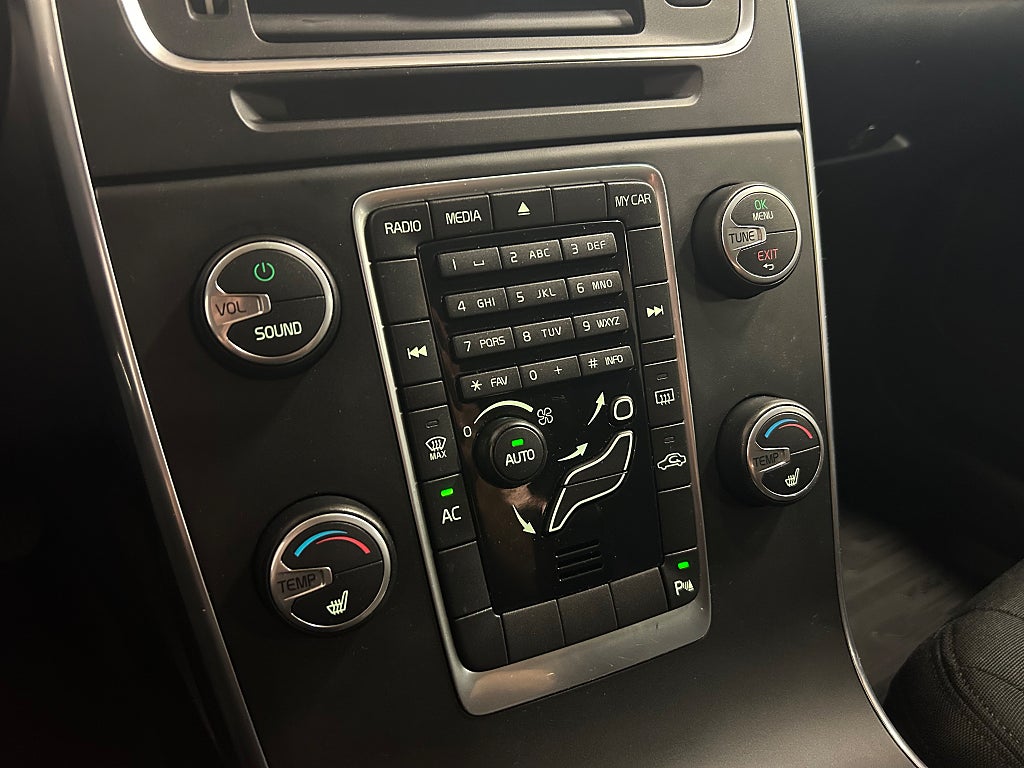 Volvo V60 T4F 180hk Aut Kinetic |Drag|Värmare|Keyless| 2012