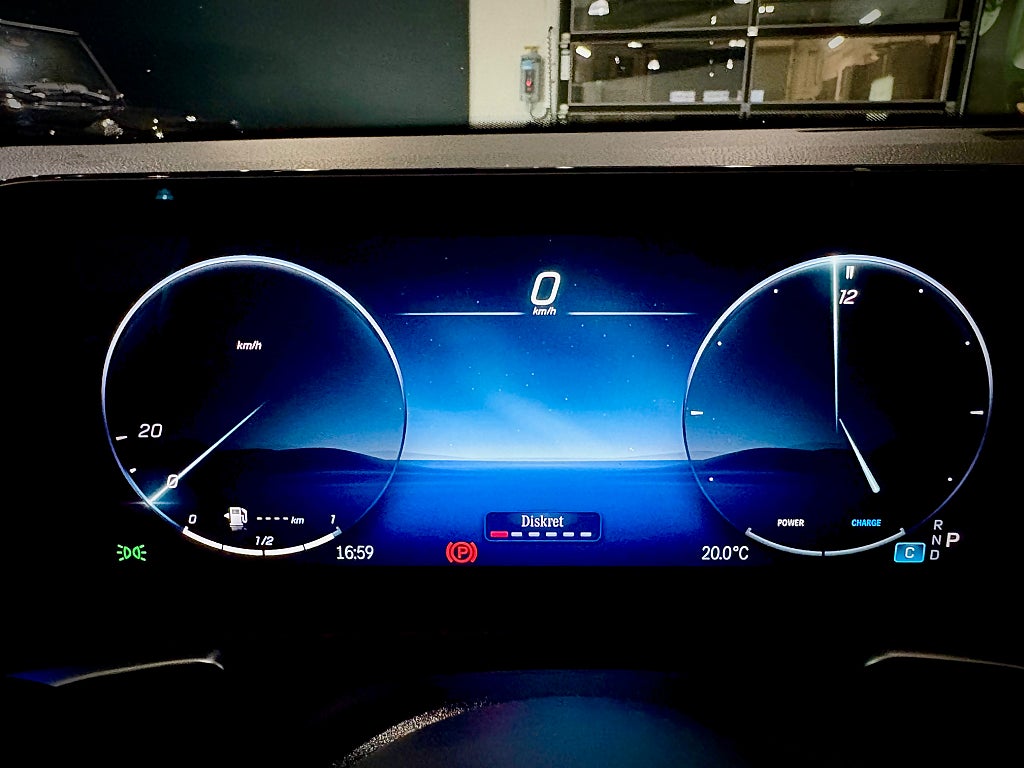 Mercedes-Benz GLB 200 AMG Premium 7sits Värmare Elstolar Drag - bild 19