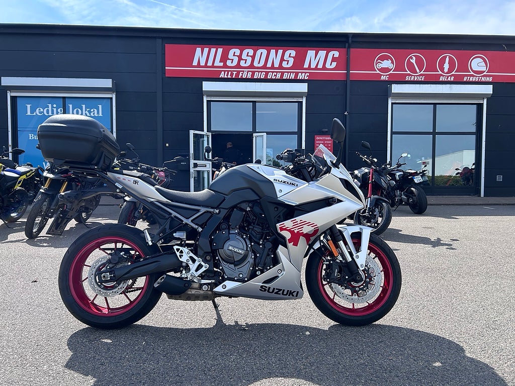 Suzuki GSX-8R 