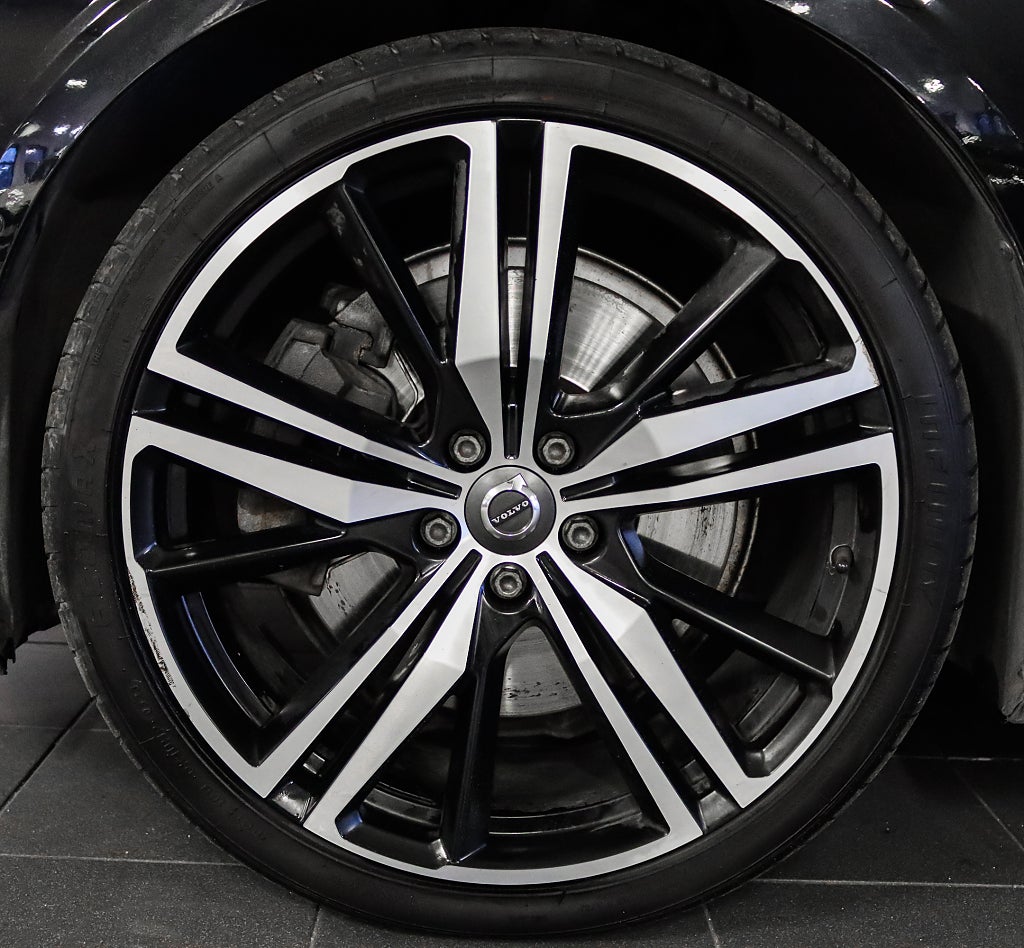 Volvo V60 Recharge T6 AWD R-Design B&W Panorama HuD Drag