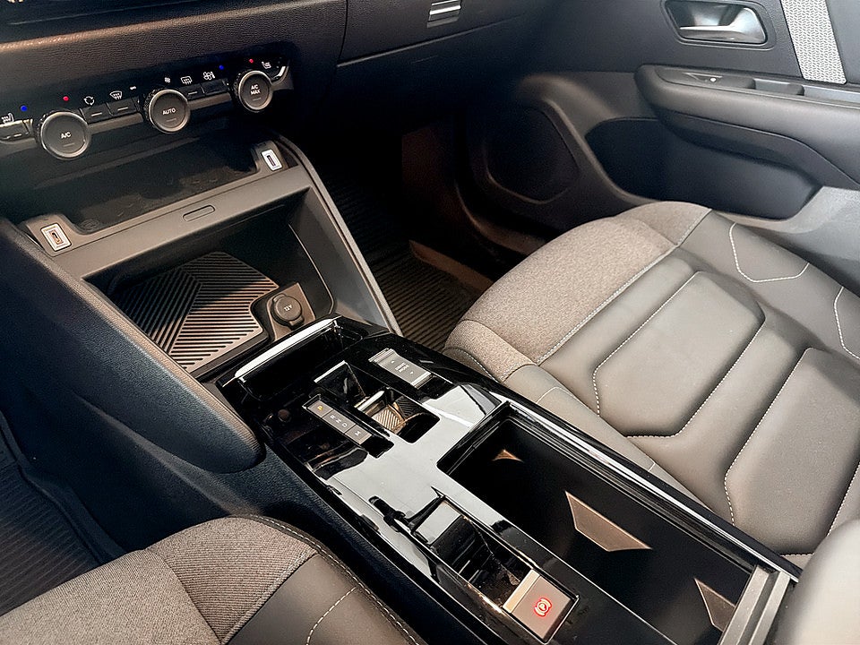 Bild på Citroën C4-X Shine 1.2 PT 130hk Aut B-KAMERA CARPLAY