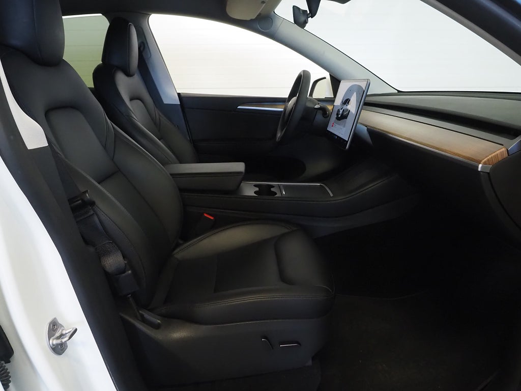 Tesla Model Y Performance 534hk AWD | Dragkrok | Panorama | Moms | 2023