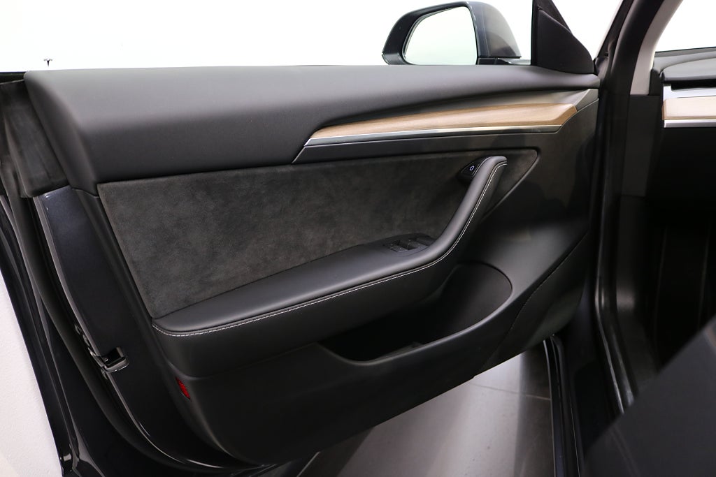 Tesla Model 3 2023 - miniatyr 8