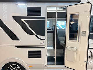 Husbil-halvintegrerad Adria Coral 670 SLT Supreme 4 av 37