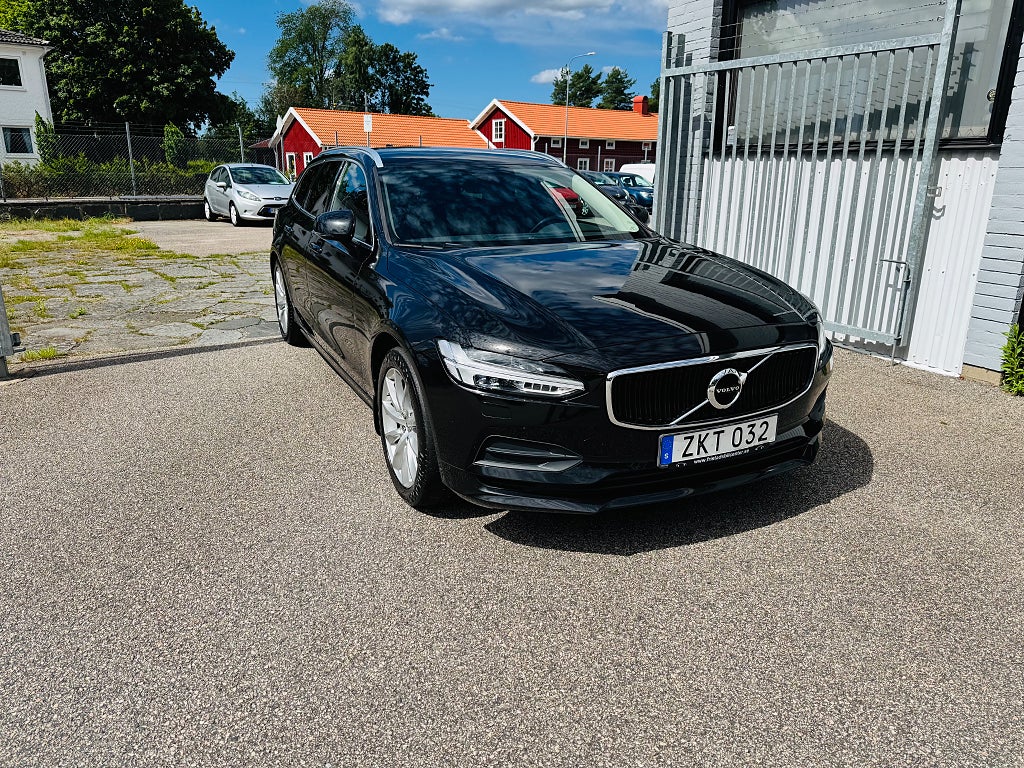 Volvo V90 T4 190HK AUTOMAT MOMENTUM / NAVI / DRAG / VÄRMARE