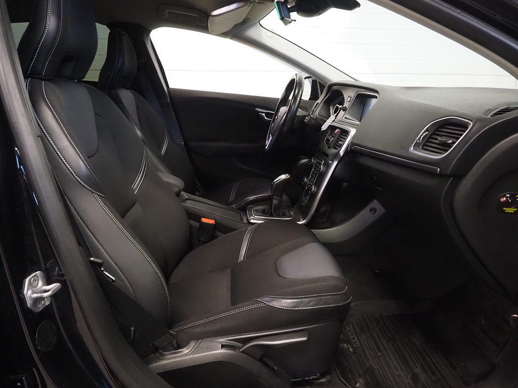 Volvo V40 D2 115hk Momentum Backkamera D-Värmare Kamrem bytt 2014