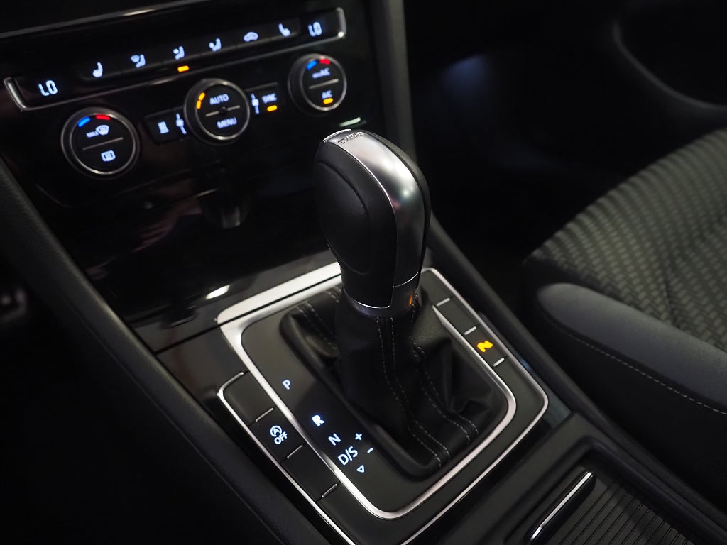 Volkswagen Golf SC 1.5 TSI GT R-Line Cockpit Drag P-Värm B-Kam 2019