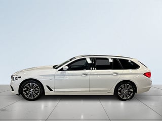 BMW 520d Touring Steptronic Sport line 360°/S&V-Däck/Halvskinn – bild 4