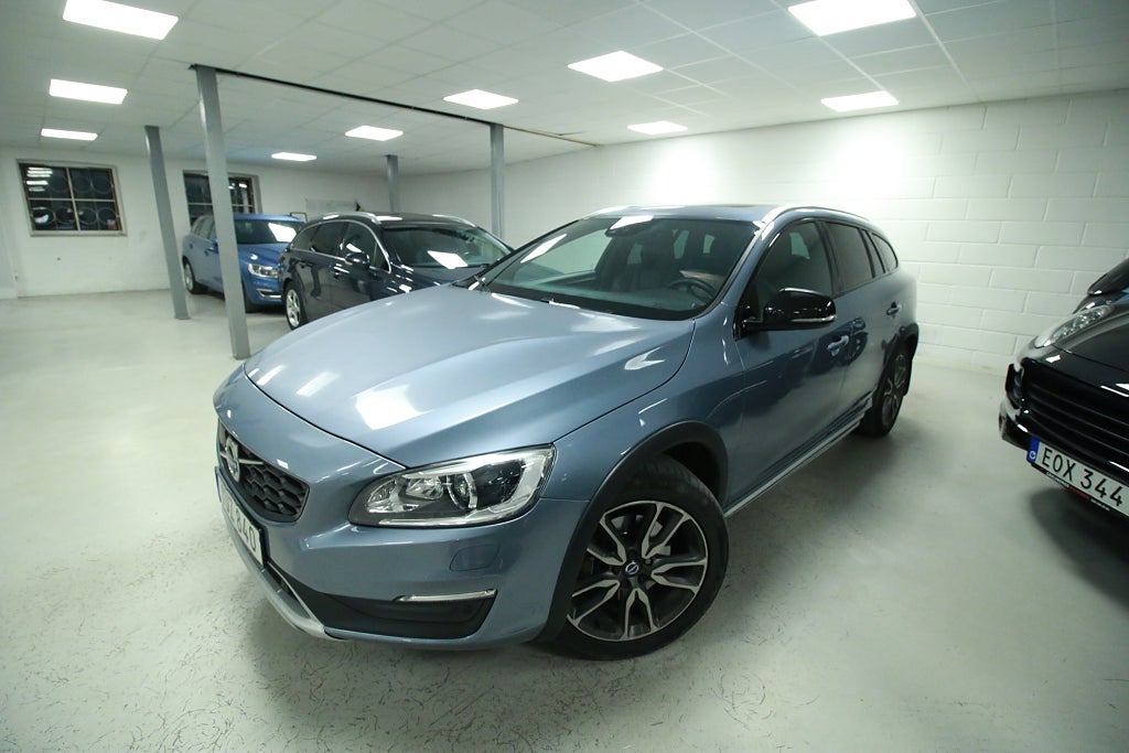 Volvo V60 Cross Country D3 Summum taklucka Skinn Euro 6 150hk