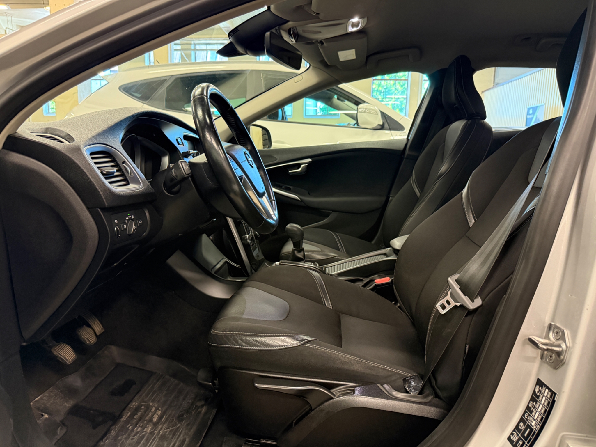 Volvo V40 2017, photo 4/45