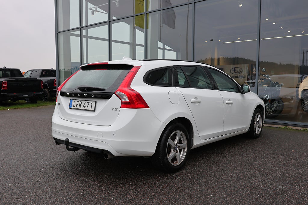 Volvo V60 T3 152hk Kinetic NY KAMREM