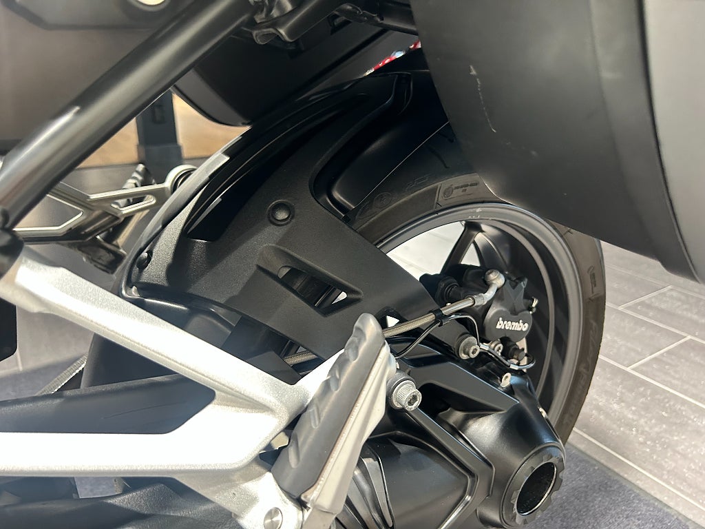 BMW R1250R Opt719/Akra/Kolfiber/Väskor/Hugger