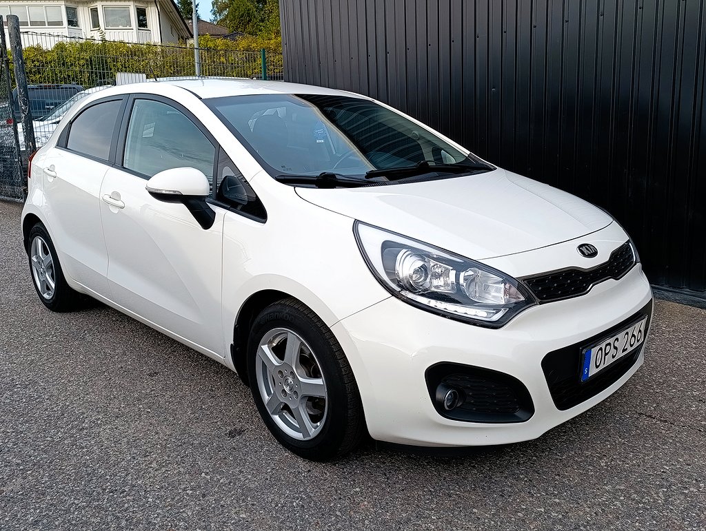 Kia Rio 5-dörrar 1.4 CVVT GLS Automat FIFA-edition Nyservad