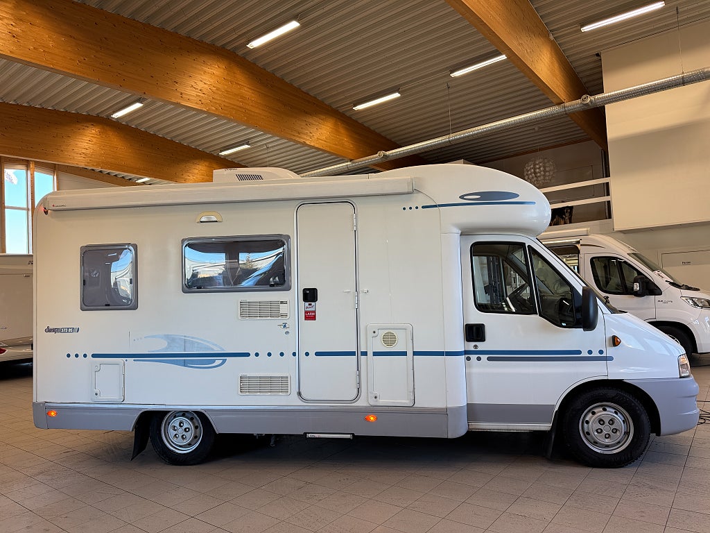 Adria Adriatik 573 DS Serie 70 / Fransk bädd! 6 bältade platser! AC i 