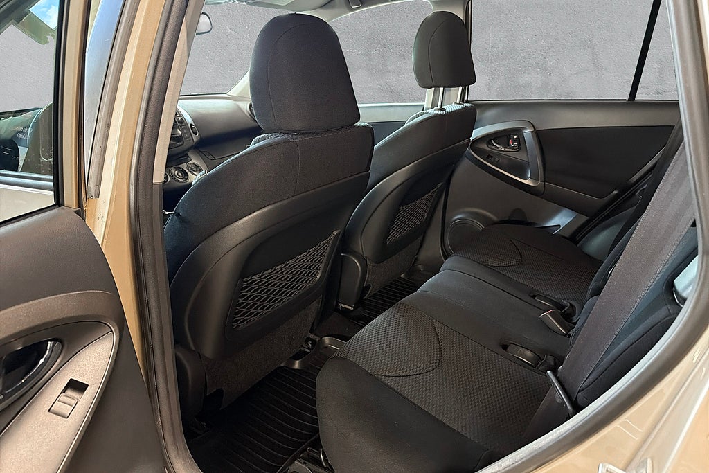 Toyota RAV4 2.0 VVT-i 4x4 2-Ägare Dragkrok Fullservad Välvårdad