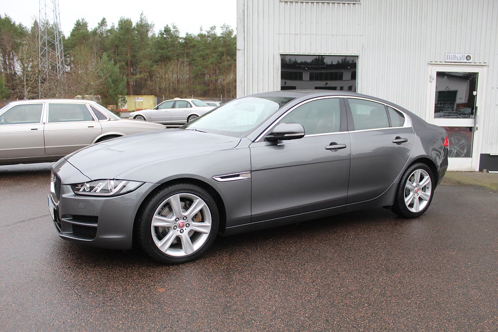 Jaguar XE 20t 200hk, en ägare, extremt bra utrustad, nyservad