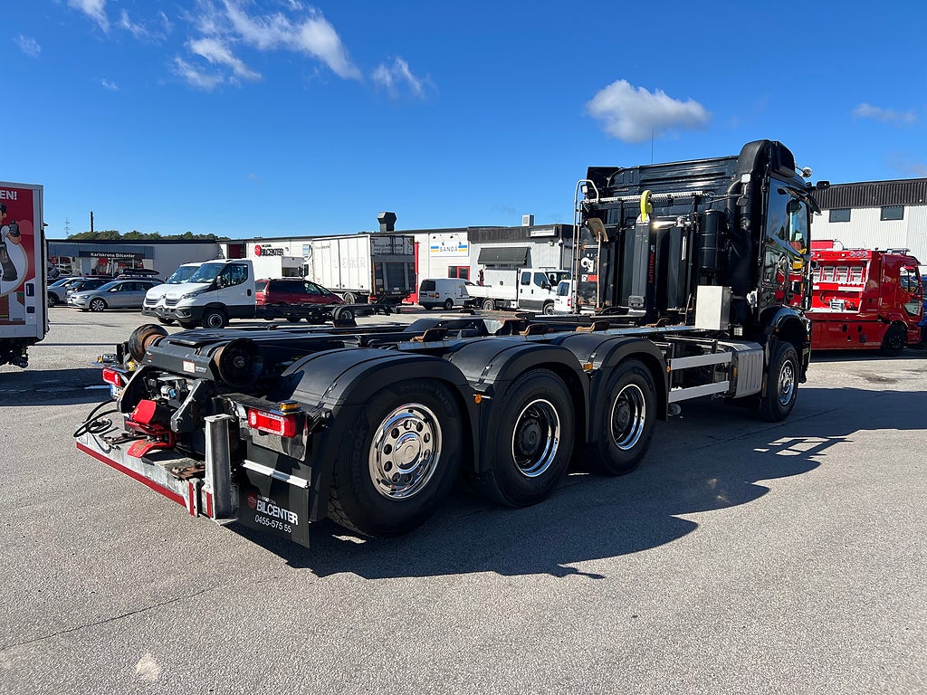 Mercedes-Benz Arocs 3251 Tridem Lastväxlare, Fullt Plogutrustad