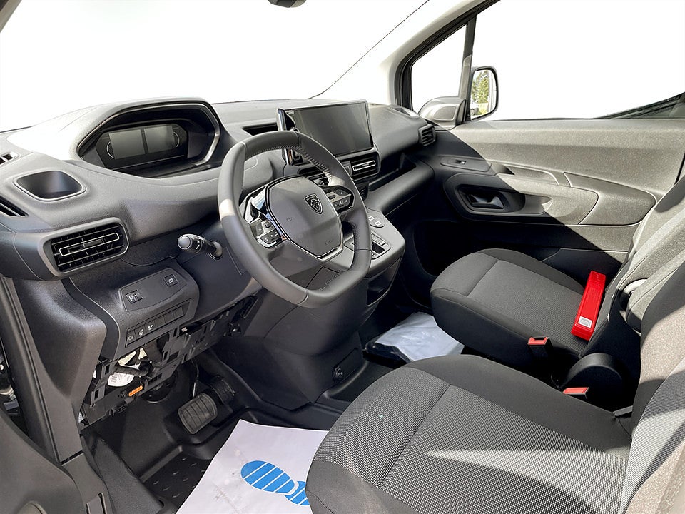 Bild på Peugeot Partner Crew Cab 130hk Aut - EDITION! SERVICE & V-HJUL INGÅR!