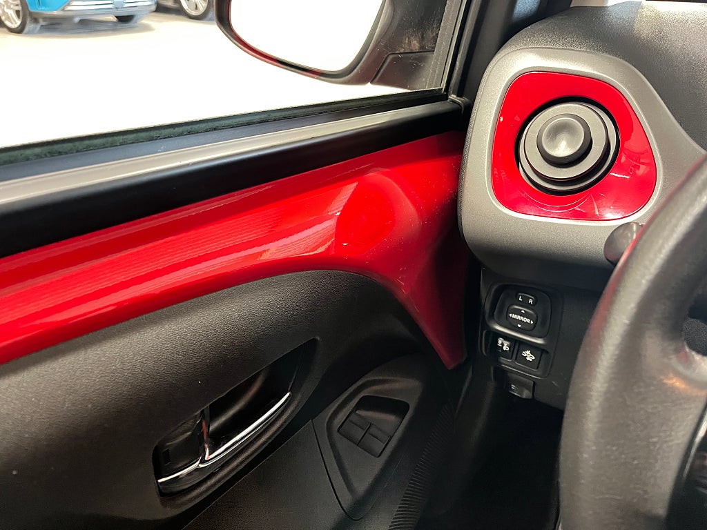 Toyota Aygo 5-dörrar 1.0 VVT-i X-PLAY / Kamera/ CarPlay/ V-hjul thumbnail