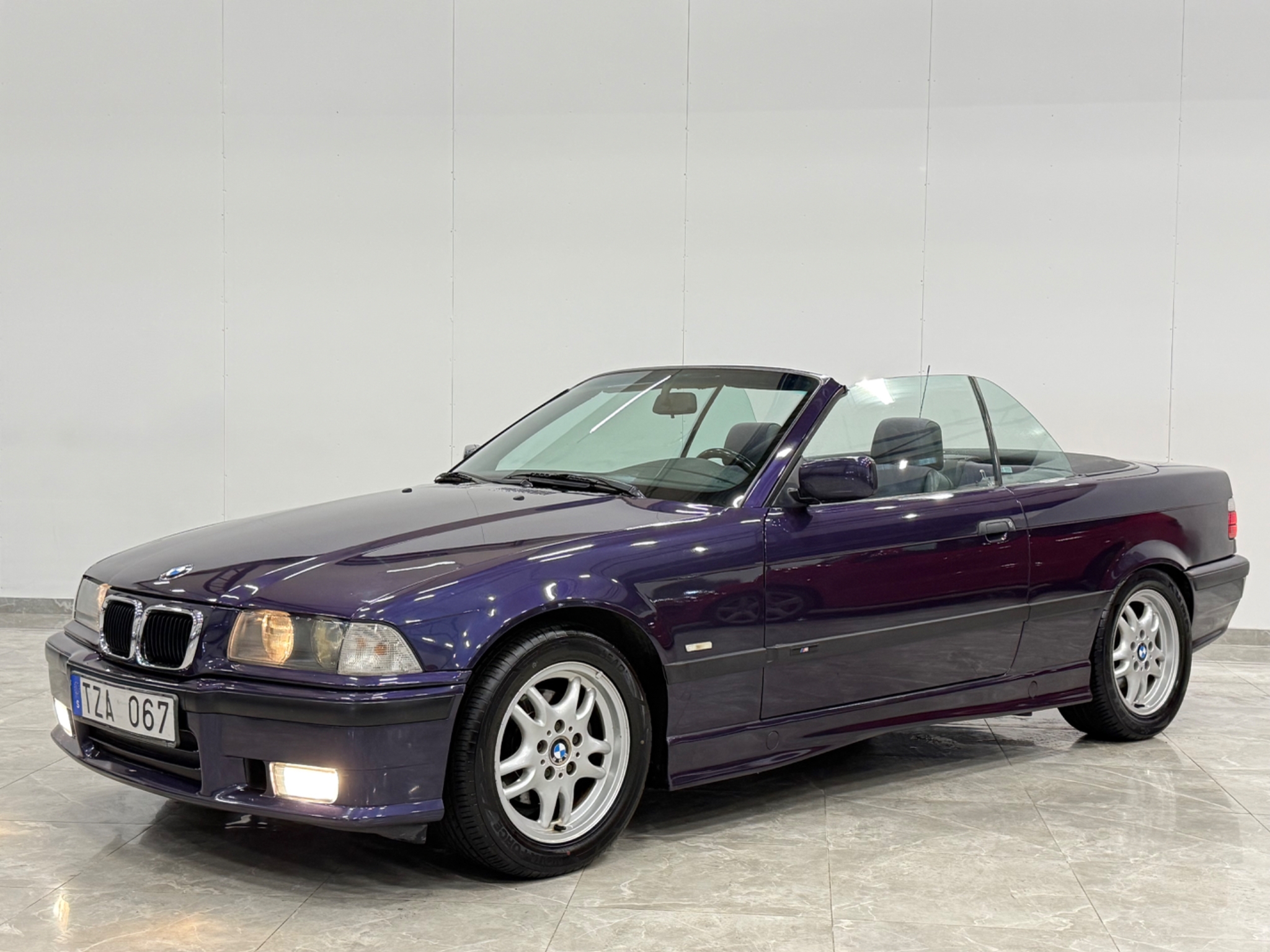 BMW 318 i Convertible M Sport 1997, bild 2/45