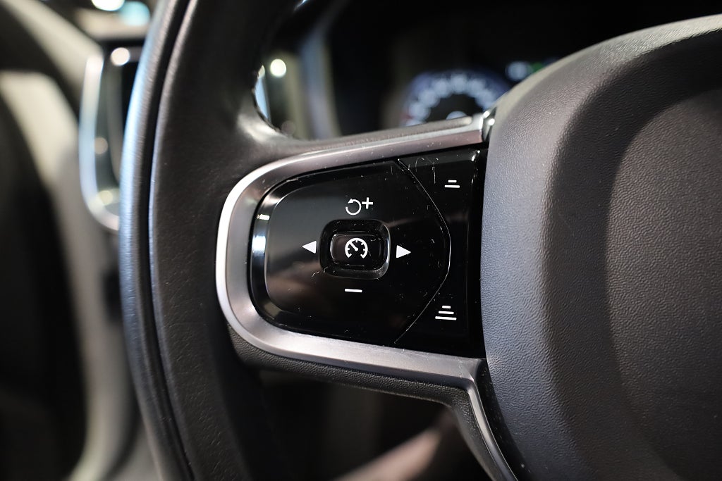 Volvo V60 T6 Twin Engine AWD AUT Momentum Navi VOC Leasbar 2020