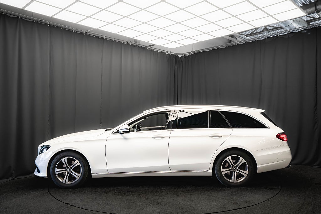 Mercedes-Benz E 200 T d D-VÄRMARE WIDESCREEN DRAG KAMERA 1-ÄGARE MOMS