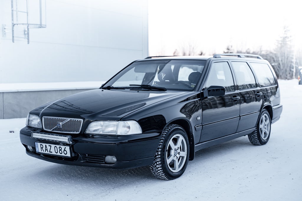 Volvo V70 2.4 | besiktad |nyservad |hemleverans 
