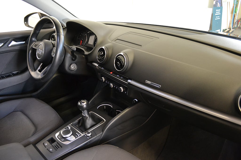 Audi A3 Sportback 1.5 TFSI COD 150hk Proline | PDC | 2018