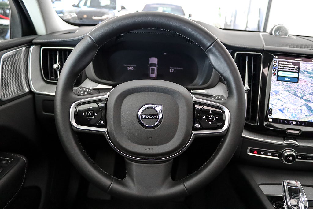 Volvo XC60 Recharge T8 AWD Ultra Dark B&W Pano Drag MOMS