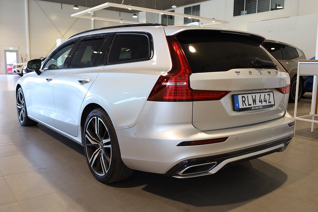 Volvo V60 Recharge T6 AWD 340hk R-Design |Navi|Kamera|Voc| 2022