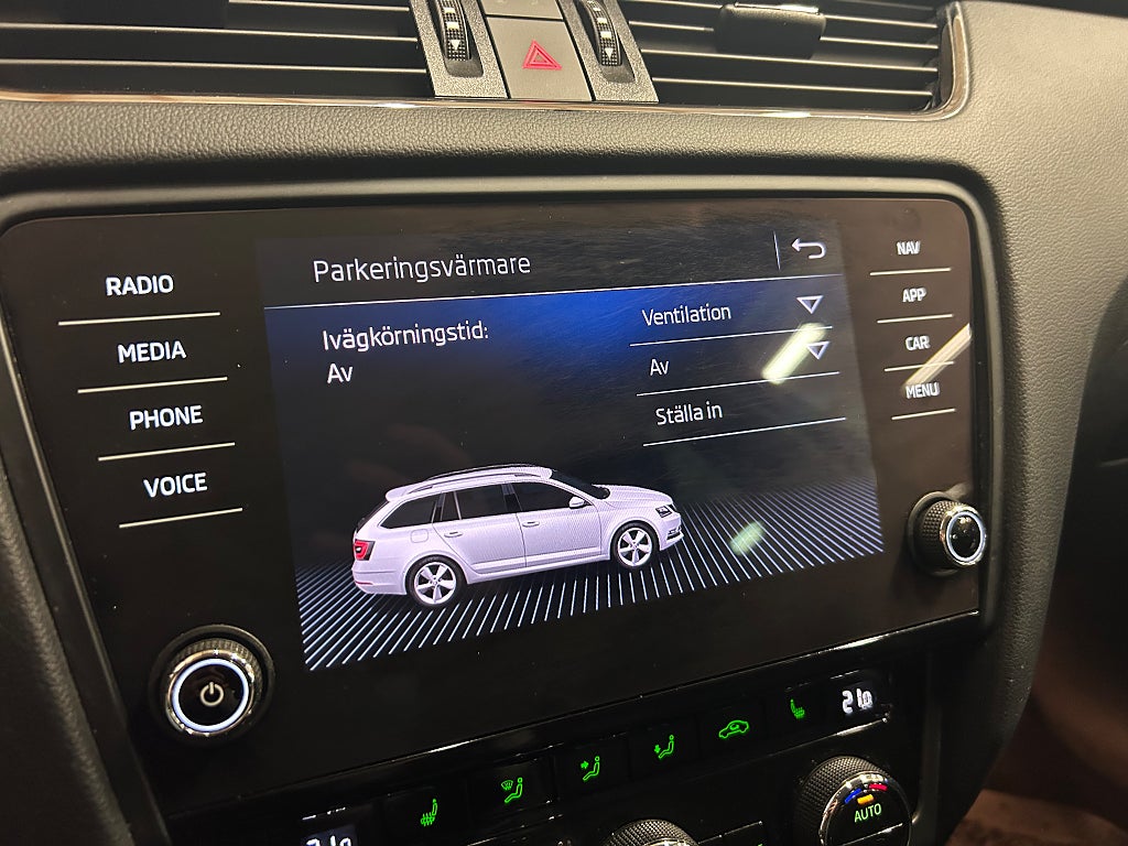 Skoda Octavia Kombi 1.5 TSI Premium Drag P-Värm Navi B-Kam 2019