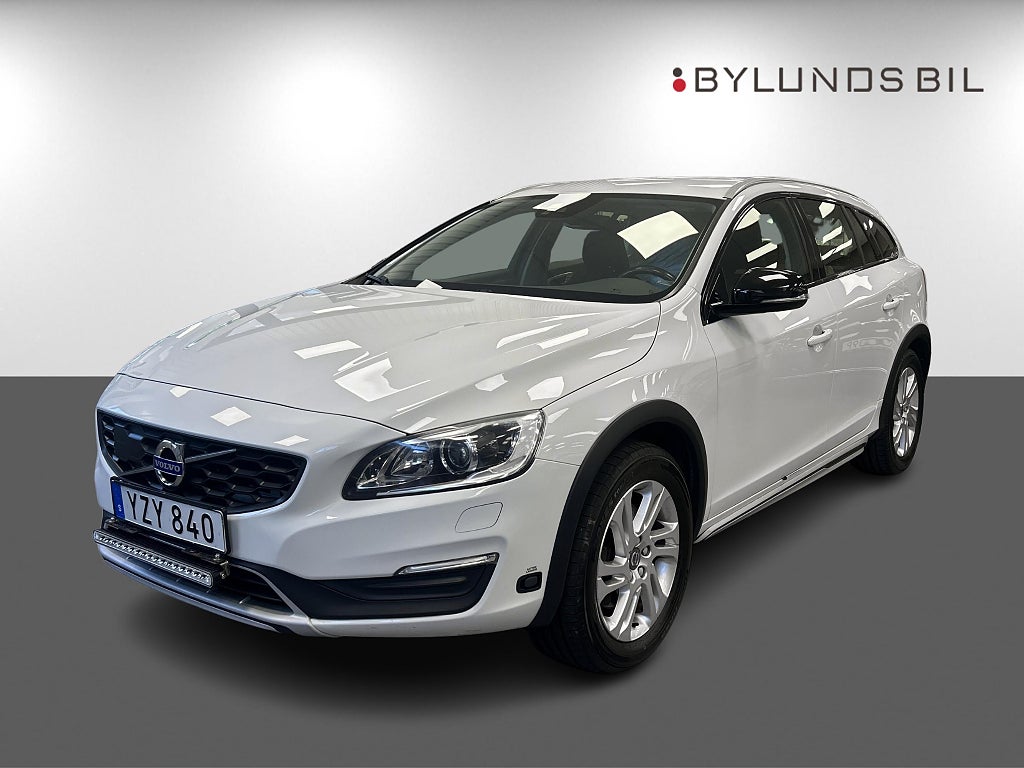 Volvo V60 Cross Country D3 Geartronic Momentum - Dragkrok - Kamrem bytt - Vjul