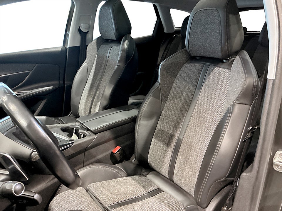 Bild på Peugeot 3008 Allure 1.6 BHDi 120hk Aut ELSTOL PANO DRAG