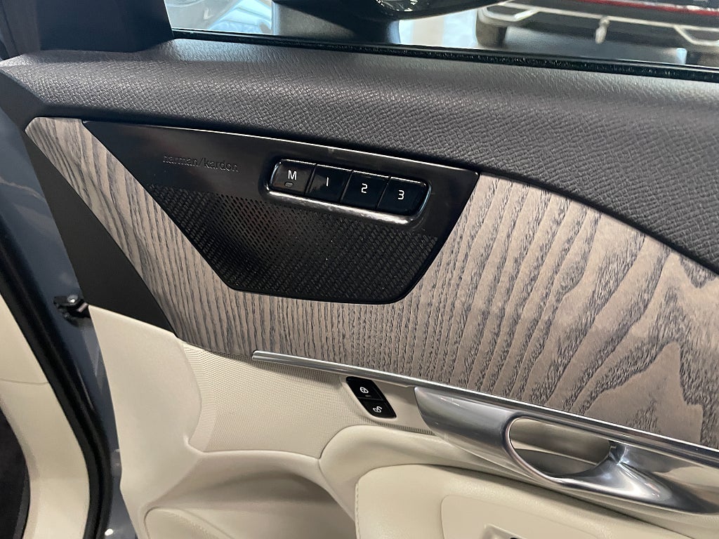Volvo XC90 Recharge T8 AWD R-Design 7 Säten Plus Dark