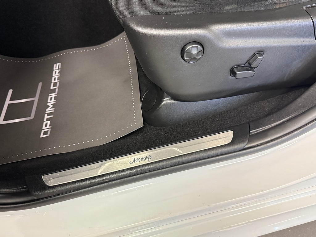 Jeep Grand Cherokee 2019 - miniatyr 12