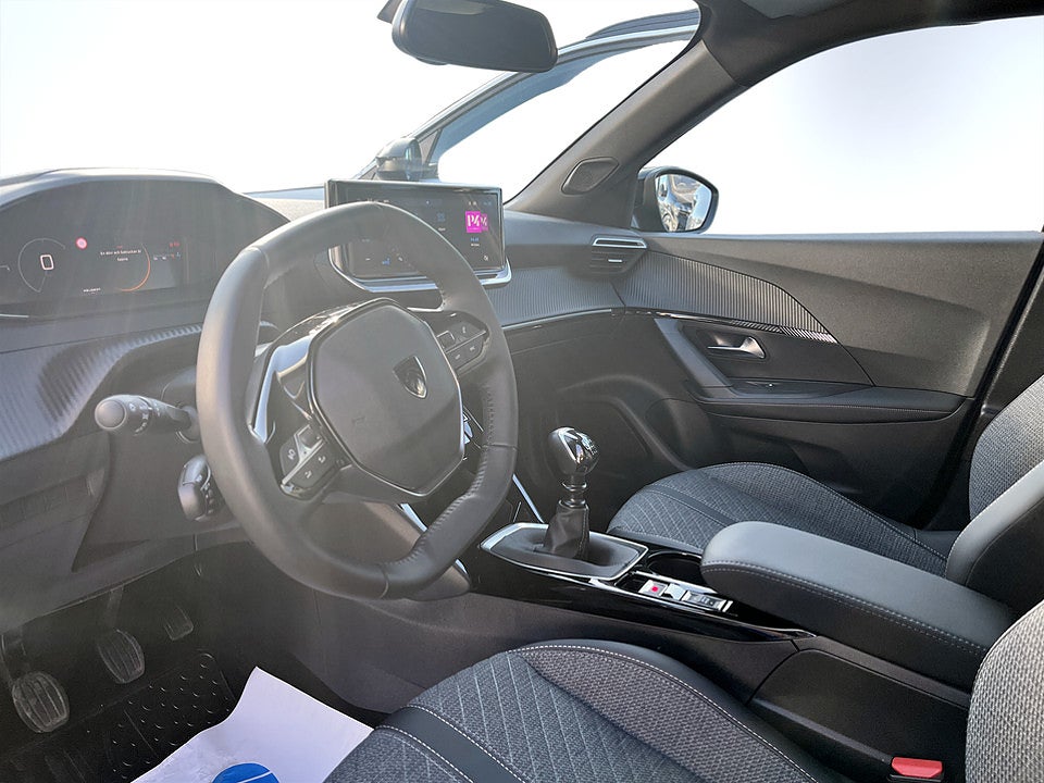 Bild på Peugeot 2008 Allure 1.2 PT 131hk B-KAMERA CARPLAY