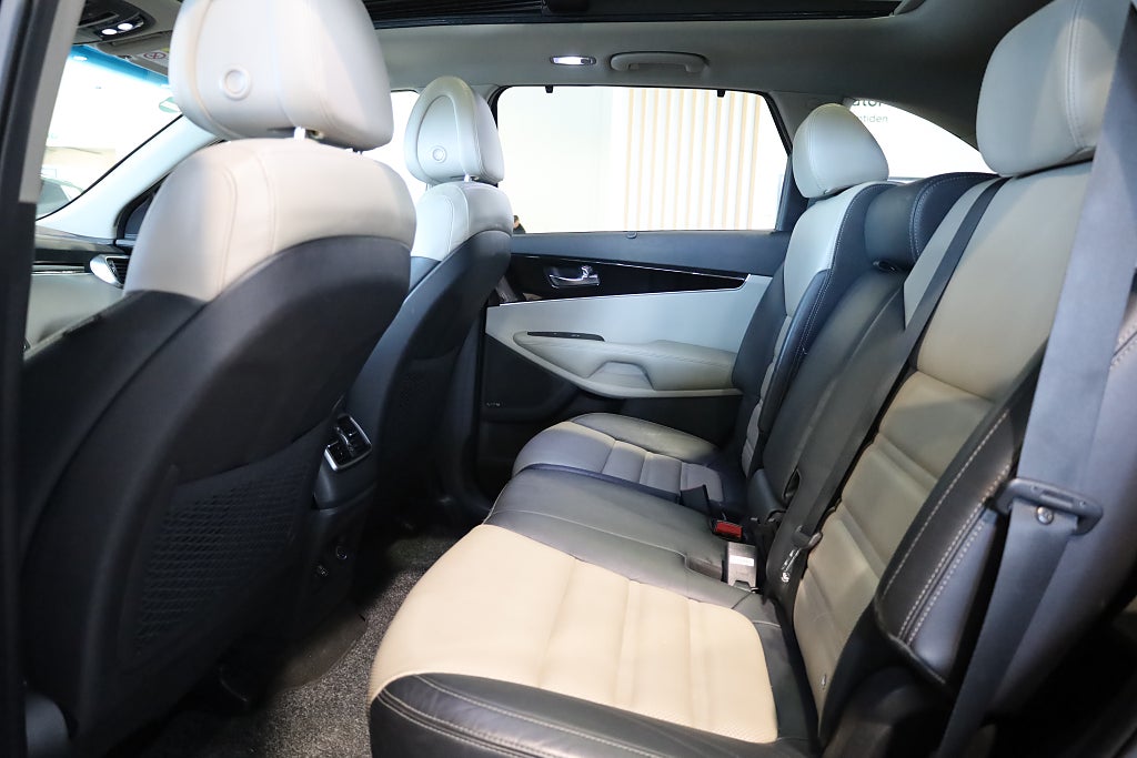 Kia Sorento 2.2 CRDi AWD AUT Drag M-Värme Pano 360 Navi Läder 7-sit 2016