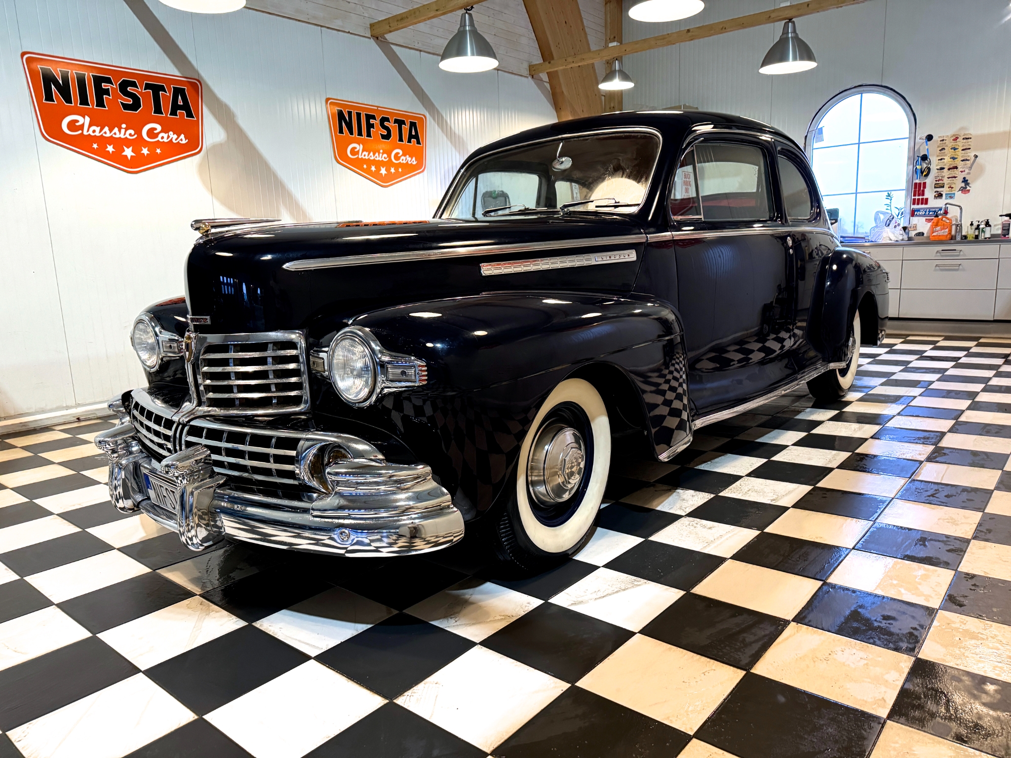 Lincoln Premiere H-Series Club Coupe 1946, bild 2/58