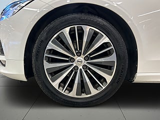 Volvo V90 D4 AWD Momentum Adv Kamera/Drakrok/SoV-Däck/Navi – bild 14