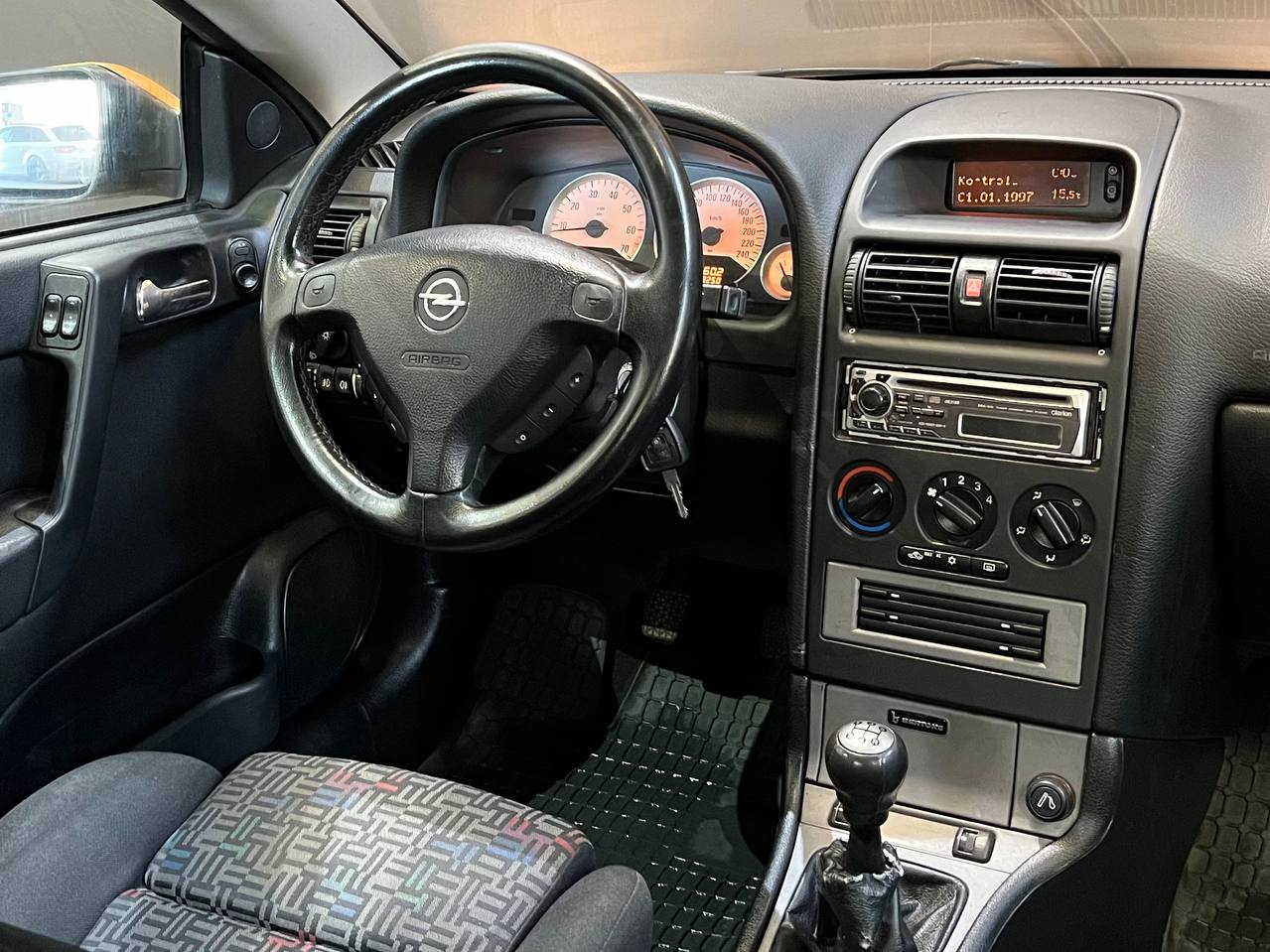 Opel Astra Coupé 2.2 2001, kuva 7/45