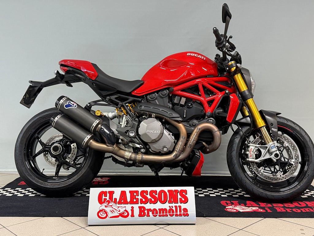 Ducati Monster 1200 S 
