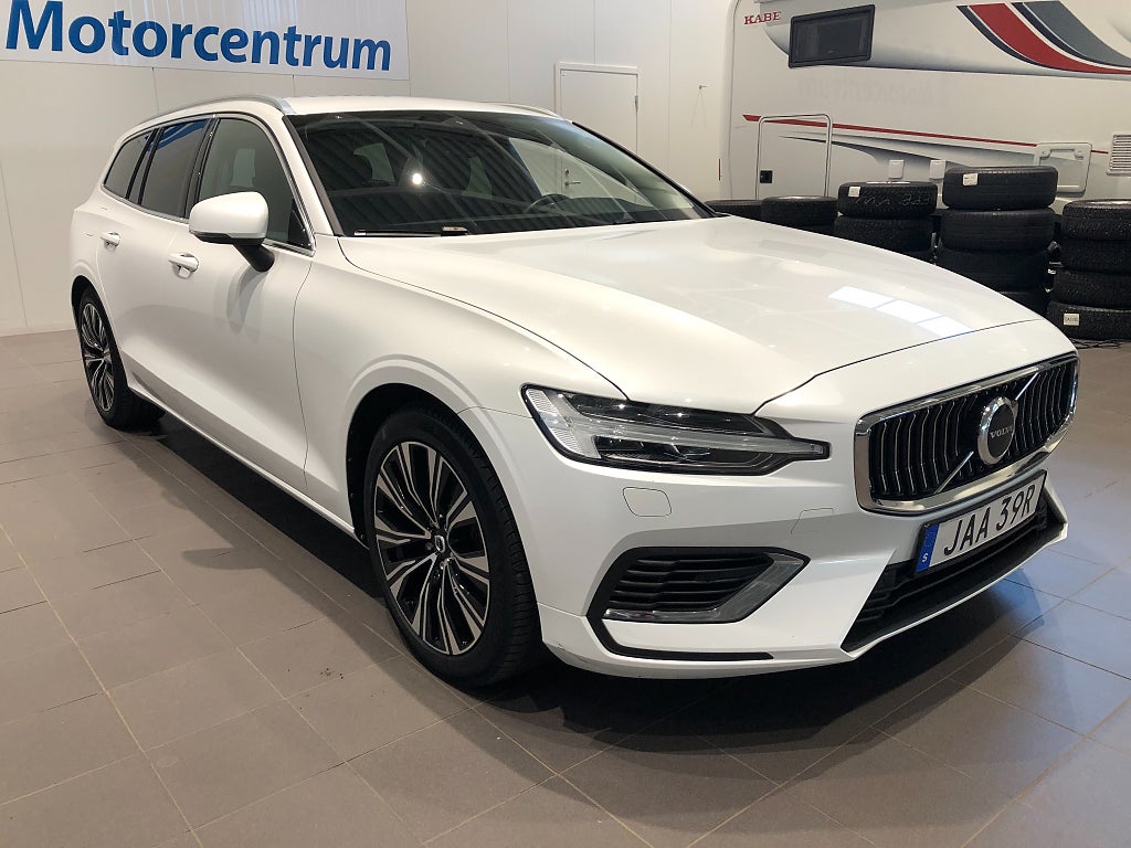 Volvo V60 Recharge T6 AWD Core Edition *Drag, Voc,V-Hjul*