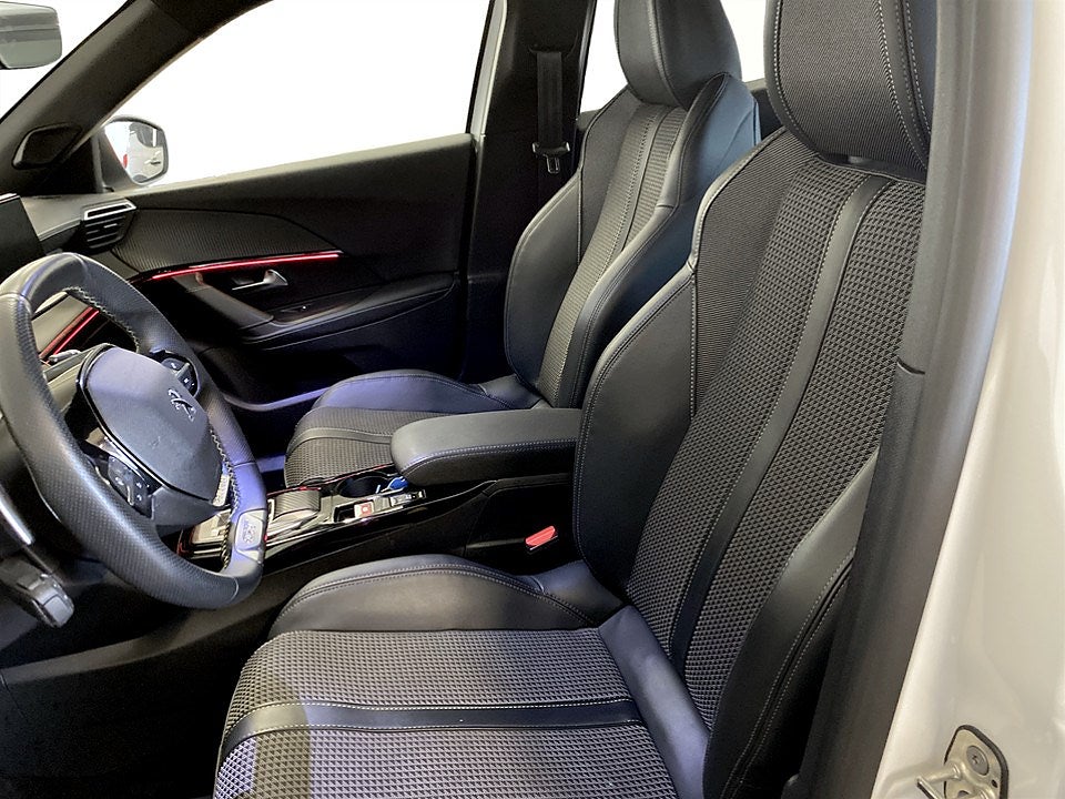 Bild på Peugeot 2008 GT 1.2 PT 130hk Aut - BACKKAMERA, NAV