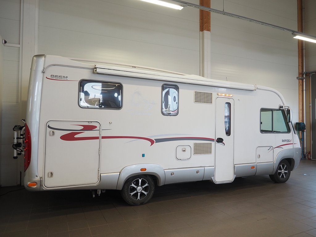 Rapido M996 Mercedes Benz I Aut I 150hk I Långbäddar 2007