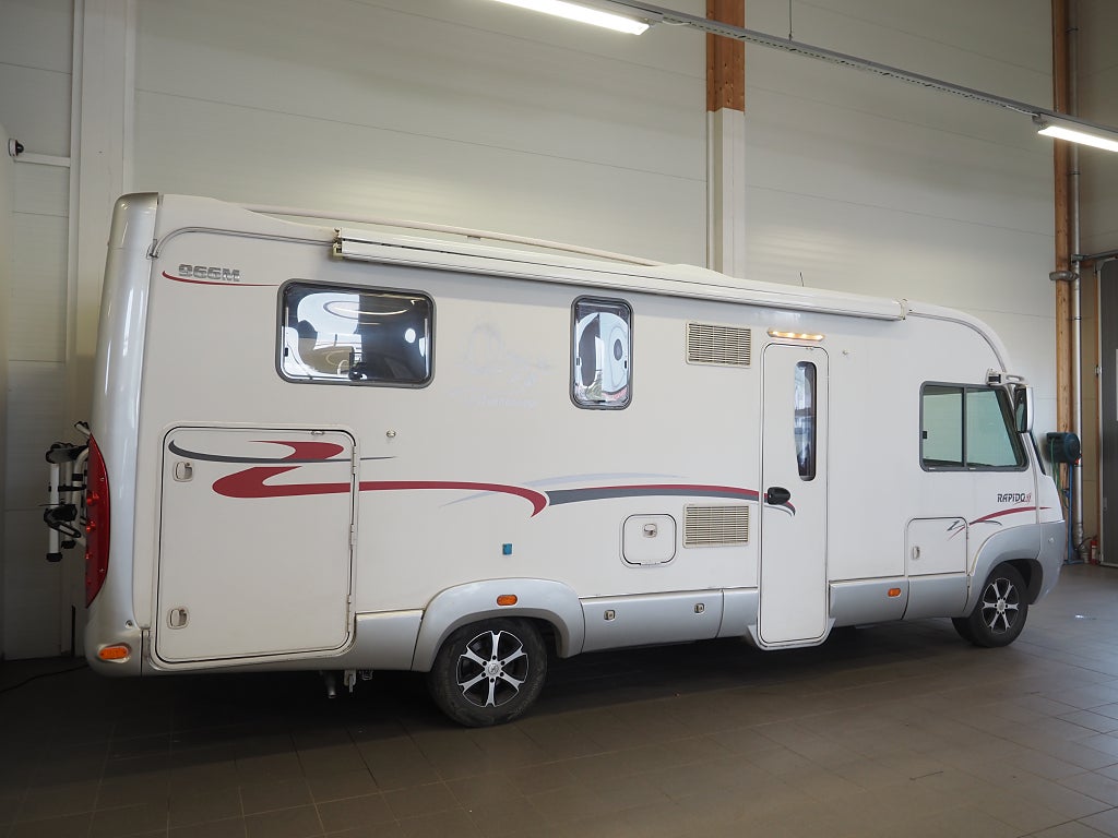 Rapido M996 Mercedes Benz I Aut I 150hk I Långbäddar